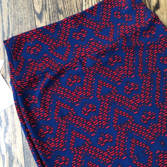 ✨NWT LuLaRoe Cassie Skirt, Blue and Red, Size S - Picture 4 of 5